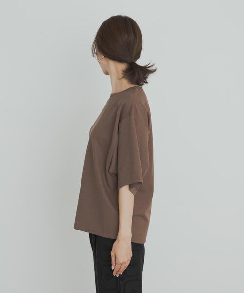 URBAN RESEARCH DOORS（アーバンリサーチドアーズ）の「オーバーサイズフォルムプルオーバー（Tシャツ/カットソー・レディース・ブラック/オフホワイト/ブラウン・MEDIUM）」の19枚目の写真