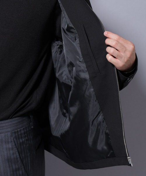 NANO universe(ナノユニバース)の「TR シングルライダースブルゾン(ライダースジャケット・メンズ・ブラック/チャコール/ベージュ・L/M/S)」の4枚目の写真