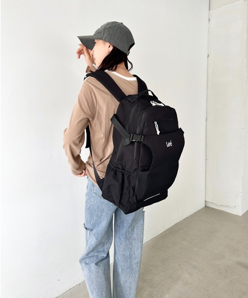 Lee(リー)の「Lee/リー 撥水 ヘルメットイン リュック/デイパック/リフレクター/ロゴ刺繍/900D/容量 約28リットル/シューズイン(バックパック/リュック・レディース・ブラック・FREE)」の2枚目の写真