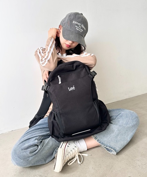 Lee(リー)の「Lee/リー 撥水 ヘルメットイン リュック/デイパック/リフレクター/ロゴ刺繍/900D/容量 約28リットル/シューズイン(バックパック/リュック・レディース・ブラック・FREE)」の3枚目の写真