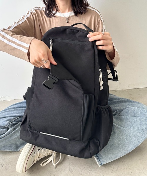 Lee(リー)の「Lee/リー 撥水 ヘルメットイン リュック/デイパック/リフレクター/ロゴ刺繍/900D/容量 約28リットル/シューズイン(バックパック/リュック・レディース・ブラック・FREE)」の5枚目の写真