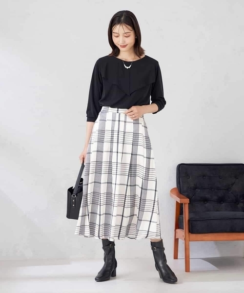 a.v.v(アーヴェヴェ)の「シアーラッフルトップス(Tシャツ/カットソー・レディース・ブラック/グレー系その他/グリーン/ピンク・38/36/40)」の20枚目の写真