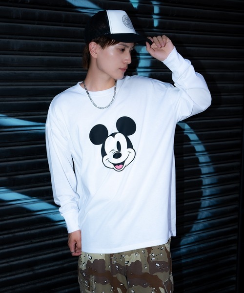 MICKEY MOUSE（ミッキーマウス）の「【MICKEY MOUSE】ミッキーマウス オーバーサイズ 長袖Ｔシャツ（Tシャツ/カットソー・メンズ・ホワイト系2/ホワイト系1/ホワイト系/チャコール/ライトグレー系2/ネイビー系1/ベージュ系/ホワイト・MEDIUM/X-LARGE/LARGE）」の3枚目の写真