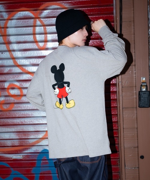 MICKEY MOUSE（ミッキーマウス）の「【MICKEY MOUSE】ミッキーマウス オーバーサイズ 長袖Ｔシャツ（Tシャツ/カットソー・メンズ・ホワイト系2/ホワイト系1/ホワイト系/チャコール/ライトグレー系2/ネイビー系1/ベージュ系/ホワイト・MEDIUM/X-LARGE/LARGE）」の6枚目の写真