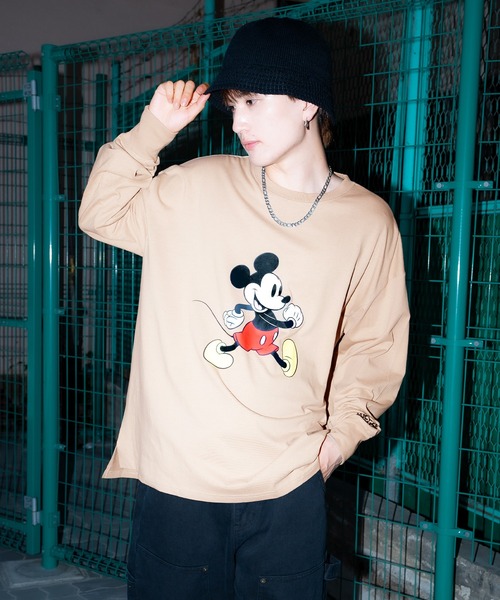 MICKEY MOUSE（ミッキーマウス）の「【MICKEY MOUSE】ミッキーマウス オーバーサイズ 長袖Ｔシャツ（Tシャツ/カットソー・メンズ・ホワイト系2/ホワイト系1/ホワイト系/チャコール/ライトグレー系2/ネイビー系1/ベージュ系/ホワイト・MEDIUM/X-LARGE/LARGE）」の7枚目の写真