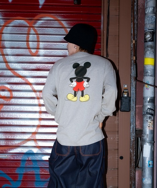 MICKEY MOUSE（ミッキーマウス）の「【MICKEY MOUSE】ミッキーマウス オーバーサイズ 長袖Ｔシャツ（Tシャツ/カットソー・メンズ・ホワイト系2/ホワイト系1/ホワイト系/チャコール/ライトグレー系2/ネイビー系1/ベージュ系/ホワイト・MEDIUM/X-LARGE/LARGE）」の10枚目の写真