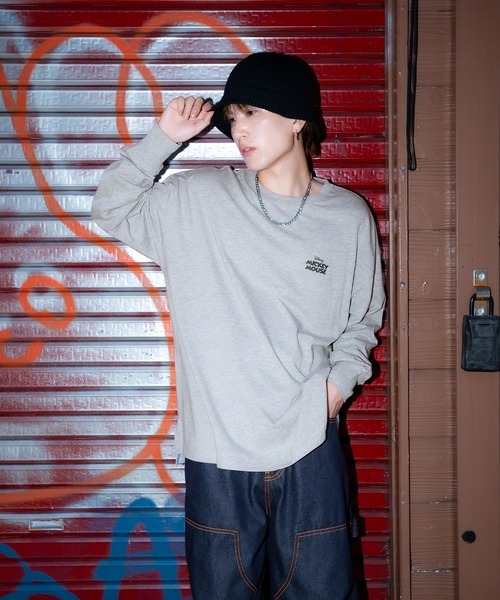 MICKEY MOUSE（ミッキーマウス）の「【MICKEY MOUSE】ミッキーマウス オーバーサイズ 長袖Ｔシャツ（Tシャツ/カットソー・メンズ・ホワイト系2/ホワイト系1/ホワイト系/チャコール/ライトグレー系2/ネイビー系1/ベージュ系/ホワイト・MEDIUM/X-LARGE/LARGE）」の11枚目の写真