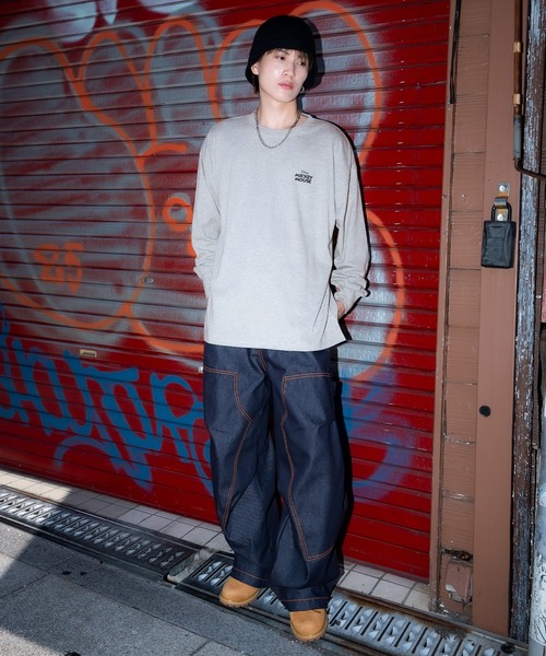 MICKEY MOUSE（ミッキーマウス）の「【MICKEY MOUSE】ミッキーマウス オーバーサイズ 長袖Ｔシャツ（Tシャツ/カットソー・メンズ・ホワイト系2/ホワイト系1/ホワイト系/チャコール/ライトグレー系2/ネイビー系1/ベージュ系/ホワイト・MEDIUM/X-LARGE/LARGE）」の13枚目の写真