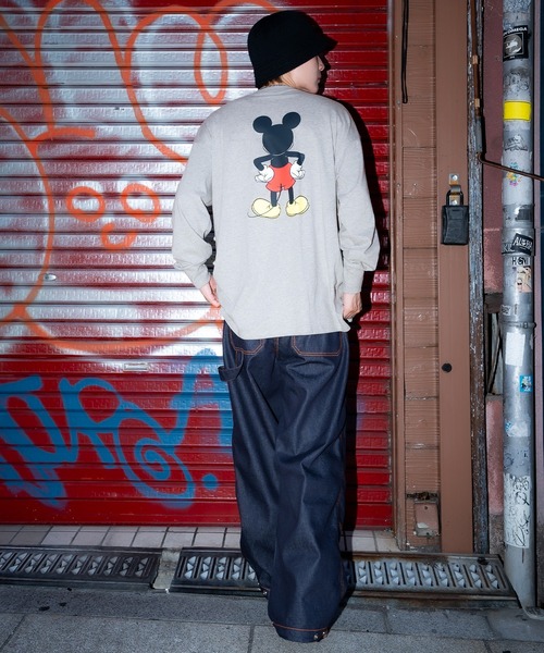 MICKEY MOUSE（ミッキーマウス）の「【MICKEY MOUSE】ミッキーマウス オーバーサイズ 長袖Ｔシャツ（Tシャツ/カットソー・メンズ・ホワイト系2/ホワイト系1/ホワイト系/チャコール/ライトグレー系2/ネイビー系1/ベージュ系/ホワイト・MEDIUM/X-LARGE/LARGE）」の14枚目の写真