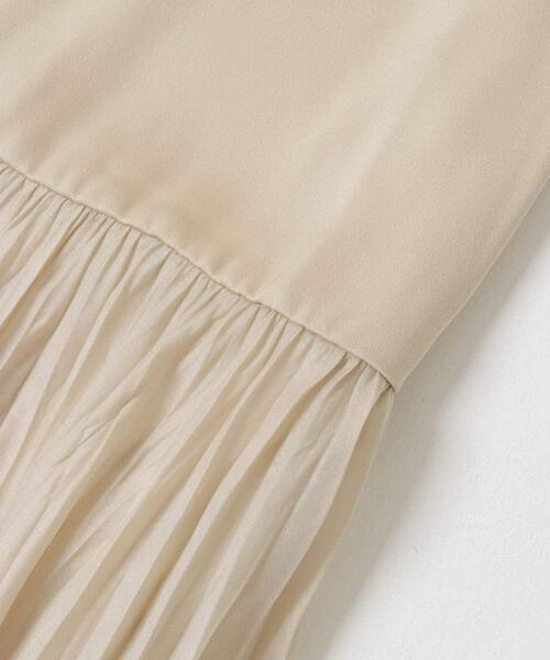 URBAN RESEARCH ROSSO WOMEN（アーバンリサーチ　ロッソ）の「プリーツドッキング2WAYキャミワンピース（ワンピース・レディース・ネイビー/ライトベージュ・FREE）」の17枚目の写真