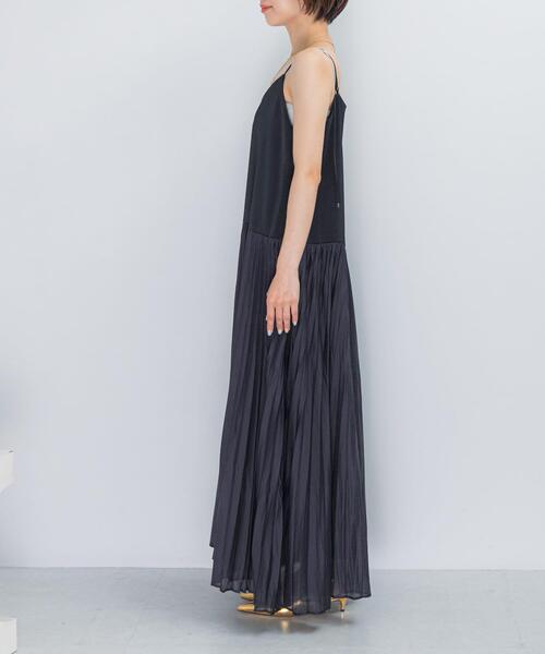 URBAN RESEARCH ROSSO WOMEN（アーバンリサーチ　ロッソ）の「プリーツドッキング2WAYキャミワンピース（ワンピース・レディース・ネイビー/ライトベージュ・FREE）」の3枚目の写真