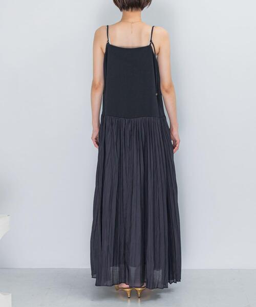 URBAN RESEARCH ROSSO WOMEN（アーバンリサーチ　ロッソ）の「プリーツドッキング2WAYキャミワンピース（ワンピース・レディース・ネイビー/ライトベージュ・FREE）」の4枚目の写真