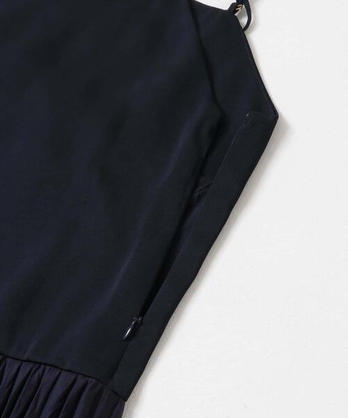 URBAN RESEARCH ROSSO WOMEN（アーバンリサーチ　ロッソ）の「プリーツドッキング2WAYキャミワンピース（ワンピース・レディース・ネイビー/ライトベージュ・FREE）」の7枚目の写真