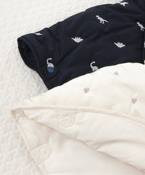 apres les cours（アプレレクール）の「中綿刺繍マント（おくるみ・キッズ・ネイビー/アイボリー・80/90）」の4枚目の写真