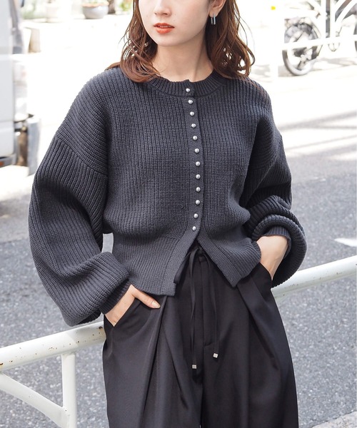 tiptop(ティップトップ)の「畦編メタル釦クルーカーディガン(カーディガン/ボレロ・レディース・チャコールグレー/ブルー/バーガンディー・FREE)」の2枚目の写真