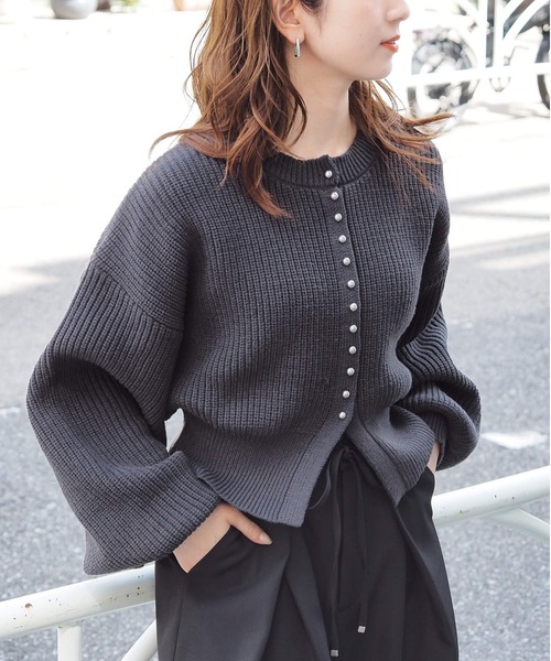 tiptop(ティップトップ)の「畦編メタル釦クルーカーディガン(カーディガン/ボレロ・レディース・チャコールグレー/ブルー/バーガンディー・FREE)」の8枚目の写真