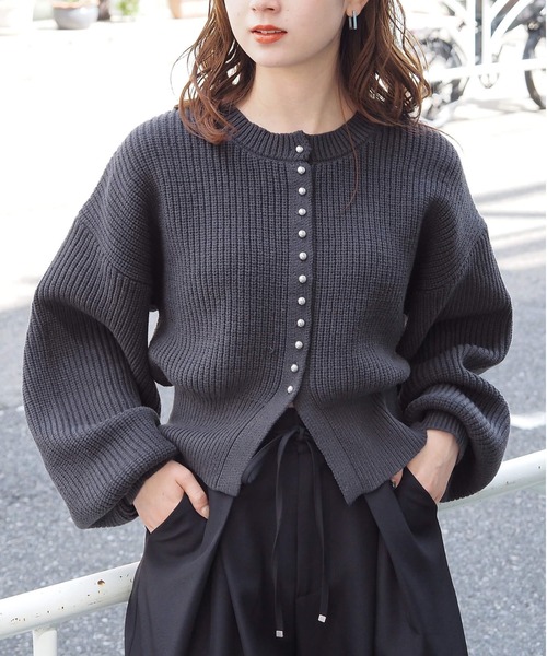 tiptop(ティップトップ)の「畦編メタル釦クルーカーディガン(カーディガン/ボレロ・レディース・チャコールグレー/ブルー/バーガンディー・FREE)」の9枚目の写真