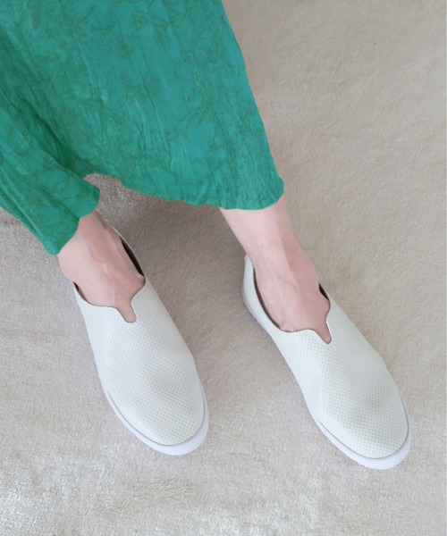 enchanted（エンチャンテッド）の「MELLOW【魔法の靴】パンチングメッシュソフトバブーシュ（スニーカー・レディース・ネイビー/プラチナム/ブラック/アイボリー/シルバー・22.5/23/23.5/24/24.5/25/25.5）」の16枚目の写真