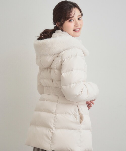 couture brooch（クチュールブローチ）の「【2WAY・ベルト付き】フードフェイクファー ミドル丈ダウンコート（ダウンジャケット/コート・レディース・アイボリー/ブラック・36/42/40/38）」の14枚目の写真