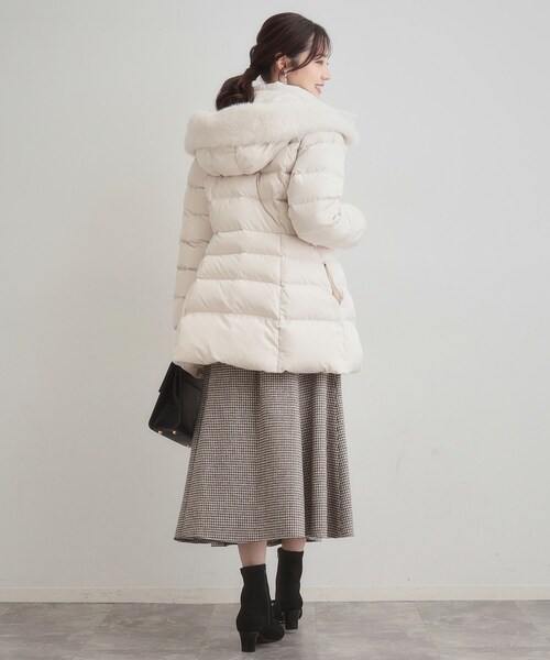 couture brooch（クチュールブローチ）の「【2WAY・ベルト付き】フードフェイクファー ミドル丈ダウンコート（ダウンジャケット/コート・レディース・アイボリー/ブラック・36/42/40/38）」の17枚目の写真