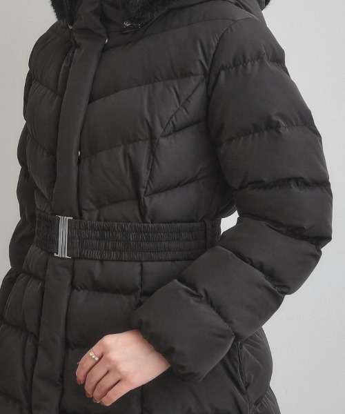 couture brooch（クチュールブローチ）の「【2WAY・ベルト付き】フードフェイクファー ミドル丈ダウンコート（ダウンジャケット/コート・レディース・アイボリー/ブラック・36/42/40/38）」の3枚目の写真