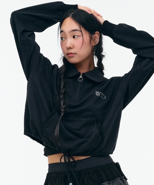 TUOMIO(トゥオミオ)の「【TUOMIO】ROUND COLLAR STRING TOP / 【トゥオミオ】ラウンドカラーストリングハーフジップスェット(スウェット・レディース・ブラック/グレー・S)」の1枚目の写真