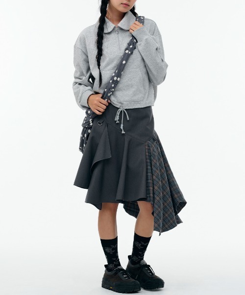 TUOMIO(トゥオミオ)の「【TUOMIO】ROUND COLLAR STRING TOP / 【トゥオミオ】ラウンドカラーストリングハーフジップスェット(スウェット・レディース・ブラック/グレー・S)」の12枚目の写真