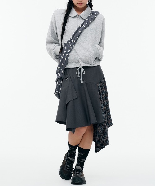 TUOMIO(トゥオミオ)の「【TUOMIO】ROUND COLLAR STRING TOP / 【トゥオミオ】ラウンドカラーストリングハーフジップスェット(スウェット・レディース・ブラック/グレー・S)」の13枚目の写真