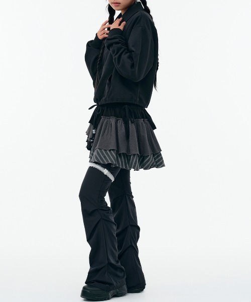 TUOMIO(トゥオミオ)の「【TUOMIO】ROUND COLLAR STRING TOP / 【トゥオミオ】ラウンドカラーストリングハーフジップスェット(スウェット・レディース・ブラック/グレー・S)」の4枚目の写真