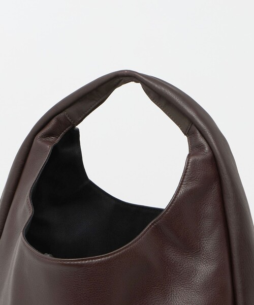 UNITED ARROWS(ユナイテッドアローズ)の「UNFINISHED LEATHER/ショルダーバッグ(ショルダーバッグ・メンズ・ブラック/ダークブラウン・FREE)」の6枚目の写真