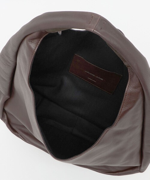 UNITED ARROWS(ユナイテッドアローズ)の「UNFINISHED LEATHER/ショルダーバッグ(ショルダーバッグ・メンズ・ブラック/ダークブラウン・FREE)」の8枚目の写真