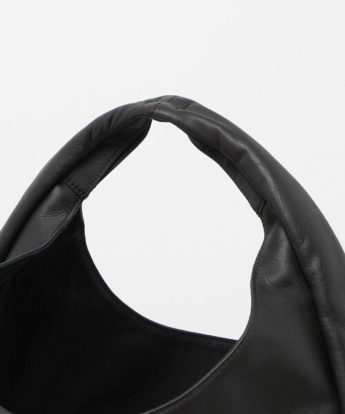 UNITED ARROWS(ユナイテッドアローズ)の「UNFINISHED LEATHER/ショルダーバッグ(ショルダーバッグ・メンズ・ブラック/ダークブラウン・FREE)」の13枚目の写真