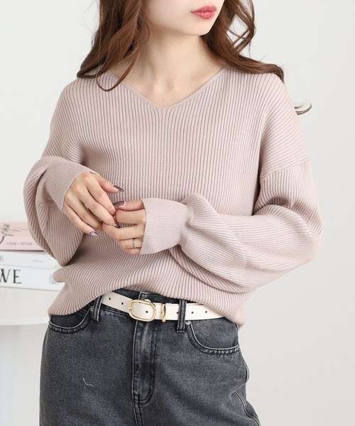 Ree&Mee(リーアンドミー)の「Ree&Mee 洗濯機で洗える ふんわり やさしい着心地 ミルキーニット バルーン袖 Vネック リブ ニット(ニット/セーター・レディース・ブラック/レッド/ベージュ/オフホワイト・M/L)」の13枚目の写真