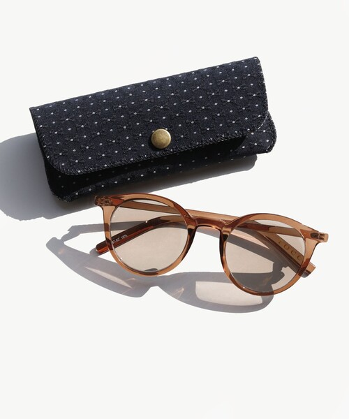 TOCCA(トッカ)の「GRACE IN LIGHT SUNGLASSES 調光レンズサングラス(サングラス・レディース・ベージュ系/ブラウン系・F)」の9枚目の写真