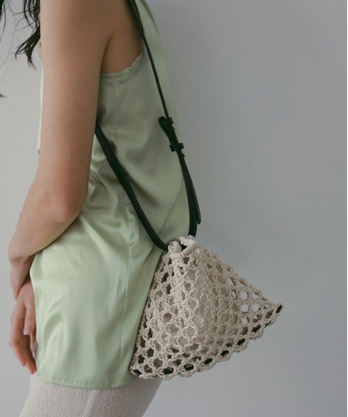 anuke(アンヌーク)の「Macrame Shoulder Bag(ショルダーバッグ・レディース・アイボリー/ブラック・FREE)」の2枚目の写真