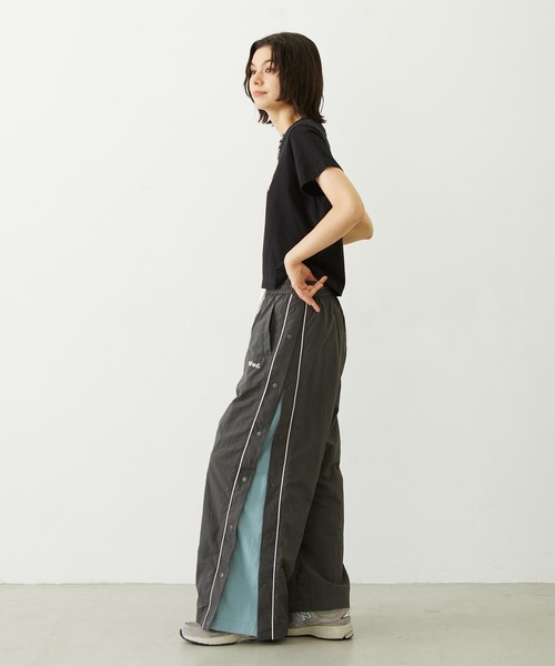 MILKFED.（ミルクフェド）の「CUTOUT LOGO TRACK PANTS（その他パンツ・レディース・ライトピンク/ブラック/チャコール・M/S）」の11枚目の写真
