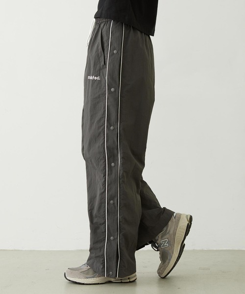 MILKFED.（ミルクフェド）の「CUTOUT LOGO TRACK PANTS（その他パンツ・レディース・ライトピンク/ブラック/チャコール・M/S）」の6枚目の写真