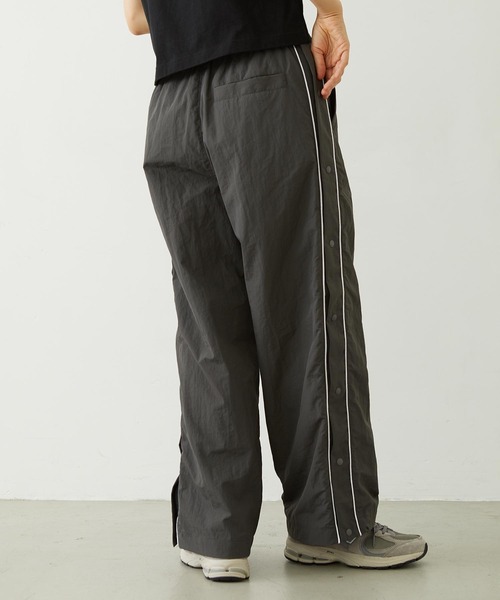MILKFED.（ミルクフェド）の「CUTOUT LOGO TRACK PANTS（その他パンツ・レディース・ライトピンク/ブラック/チャコール・M/S）」の7枚目の写真