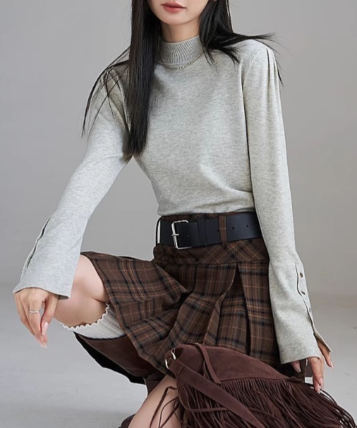 gossip!ロサンゼルス(ゴシップロサンゼルス)の「スリーブボタン モックネックカットソー(Tシャツ/カットソー・レディース・グレー/ブラック・FREE)」の6枚目の写真