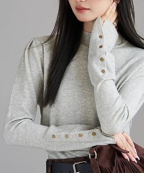 gossip!ロサンゼルス(ゴシップロサンゼルス)の「スリーブボタン モックネックカットソー(Tシャツ/カットソー・レディース・グレー/ブラック・FREE)」の8枚目の写真