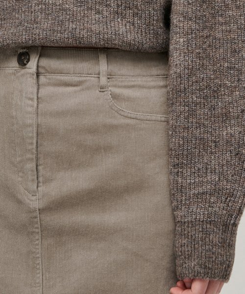 MUSINSA STANDARD WOMAN（ムシンサスタンダードウーマン）の「ウィメンズ コーデュロイ ミディ スカート [ライトベージュ]（スカート・レディース・その他・SMALL/MEDIUM/LARGE/X-SMALL）」の4枚目の写真