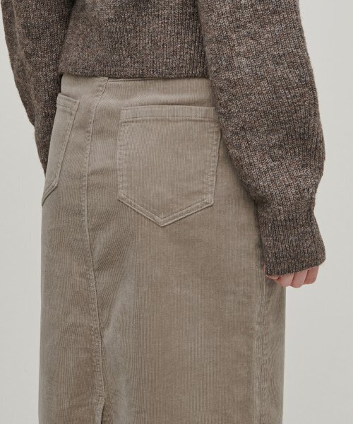 MUSINSA STANDARD WOMAN（ムシンサスタンダードウーマン）の「ウィメンズ コーデュロイ ミディ スカート [ライトベージュ]（スカート・レディース・その他・SMALL/MEDIUM/LARGE/X-SMALL）」の5枚目の写真