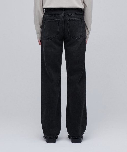 MUSINSA STANDARD（ムシンサスタンダード）の「スラッシュストレートデニムパンツ[ウォッシュドブラック]（デニムパンツ・メンズ・その他・26/27/28/29）」の4枚目の写真