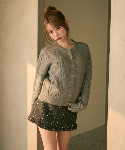 TITTY&CO.（ティティーアンドコー）の「ケーブル編みクルーネックカーディガン（カーディガン/ボレロ・レディース・ピンク/クリーム/グレー・FREE）」の9枚目の写真