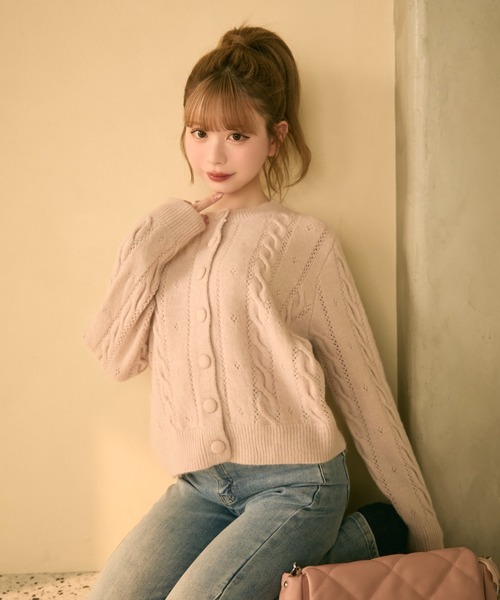 TITTY&CO.（ティティーアンドコー）の「ケーブル編みクルーネックカーディガン（カーディガン/ボレロ・レディース・ピンク/クリーム/グレー・FREE）」の22枚目の写真