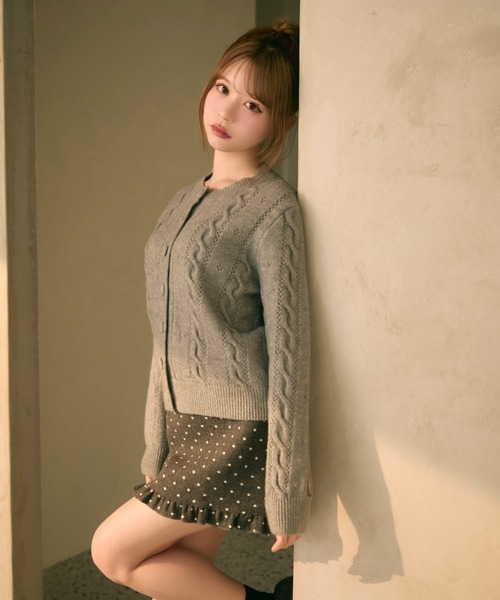 TITTY&CO.（ティティーアンドコー）の「ケーブル編みクルーネックカーディガン（カーディガン/ボレロ・レディース・ピンク/クリーム/グレー・FREE）」の6枚目の写真