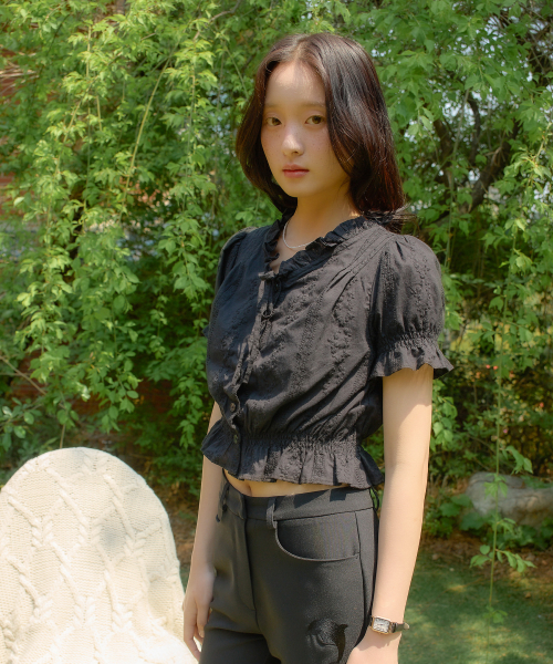 SALON DE YOHN（サロンドヨーン）の「Lace Puff Shoulder Blouse_ Black（シャツ/ブラウス・レディース・その他・SMALL/MEDIUM）」の3枚目の写真