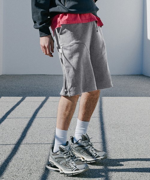 ROARINGRAD(ロアリングラド)の「スナップバミューダスウェットパンツグレー(その他パンツ・レディース・その他・MEDIUM/LARGE)」の1枚目の写真