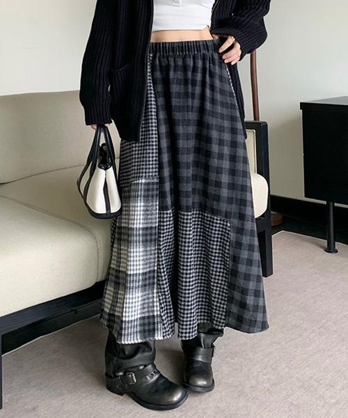 &soiree(アンドソワレ)の「パッチワークチェック柄フレアスカート(スカート・レディース・ブラック・SMALL/X-LARGE/LARGE/MEDIUM)」の1枚目の写真