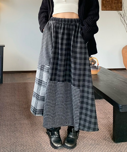 &soiree(アンドソワレ)の「パッチワークチェック柄フレアスカート(スカート・レディース・ブラック・SMALL/X-LARGE/LARGE/MEDIUM)」の2枚目の写真